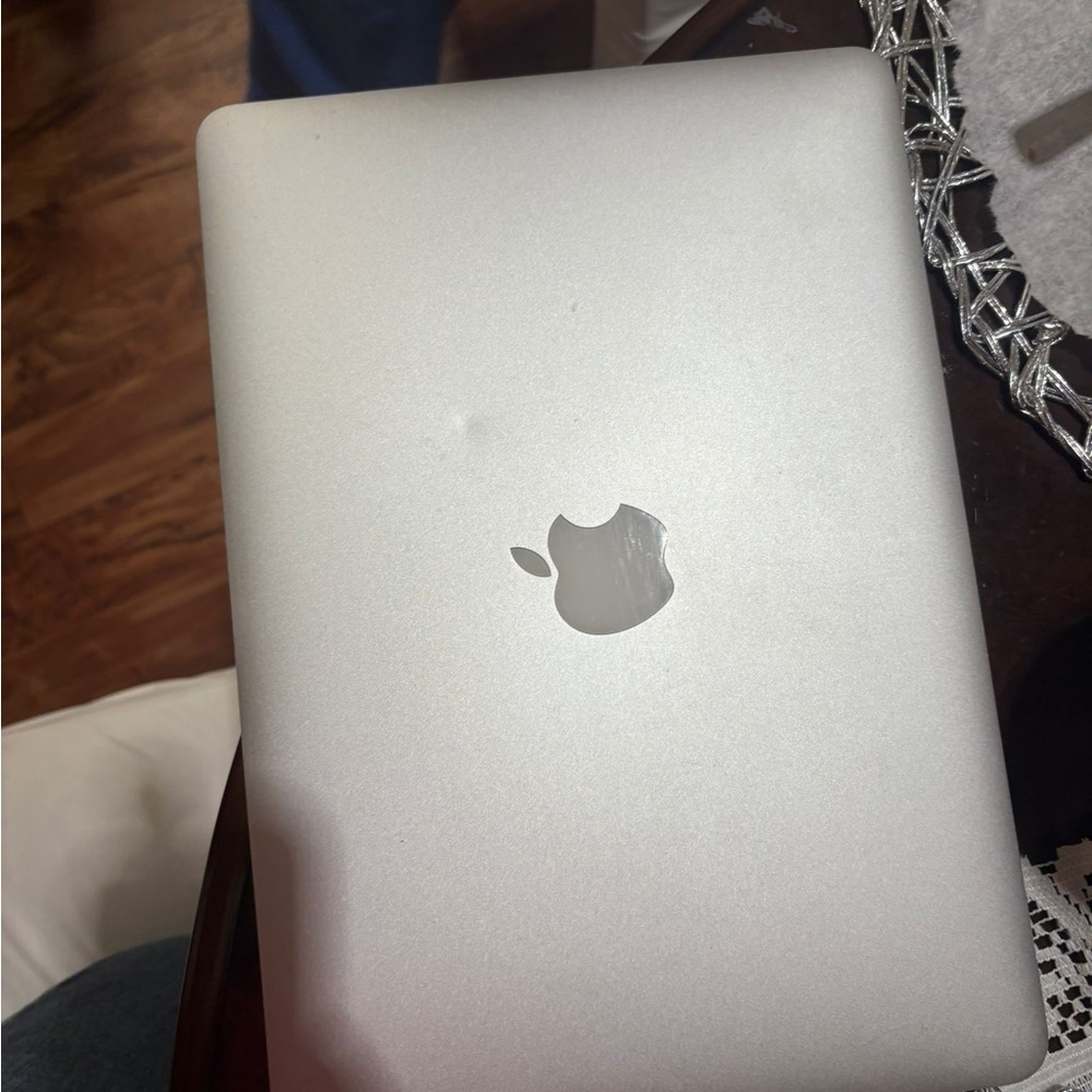 Apple MacBook in Sleek Silver